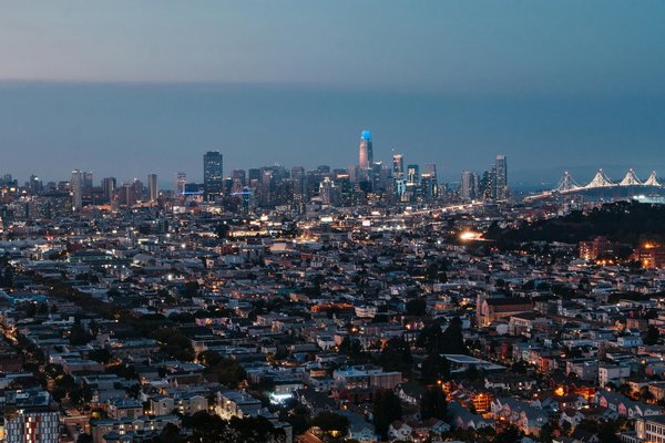 Quels sont les avantages des processeurs AMD EPYC pour les data centers ?